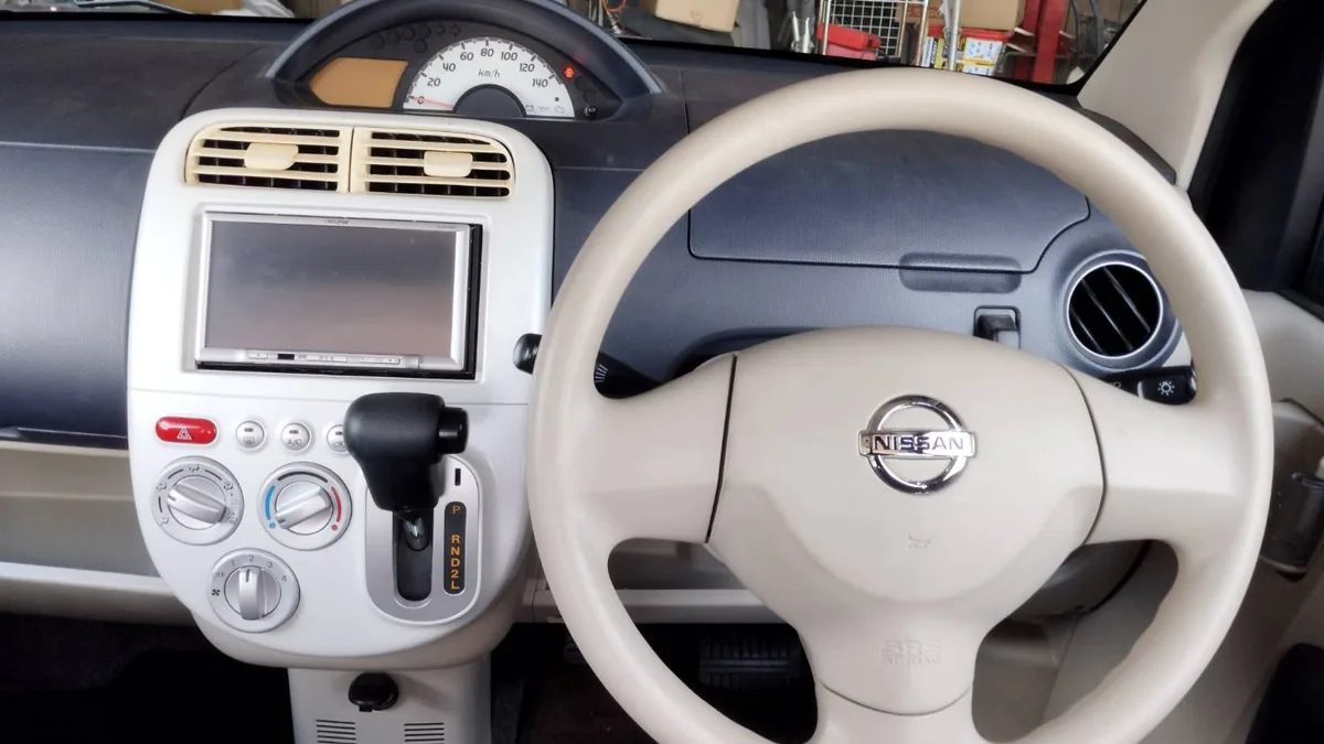 中古車販売で確認できる車内の様子